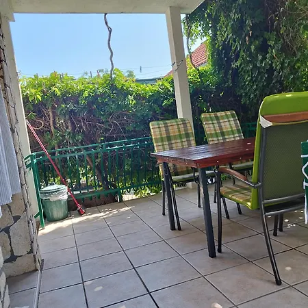 Apartment Cvetko Grebastica