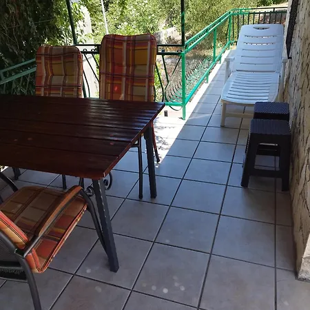 Apartment Cvetko Grebastica
