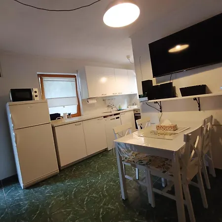 Apartment Cvetko Grebastica