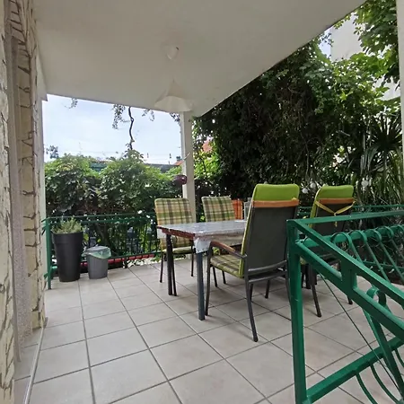 Cvetko Apartment Grebastica