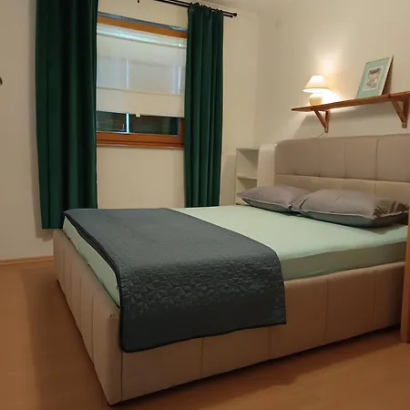 Cvetko Apartment Grebastica