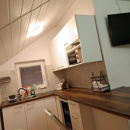 Apartment Cvetko Grebastica