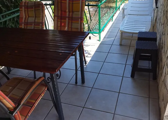 Apartment Cvetko Grebastica