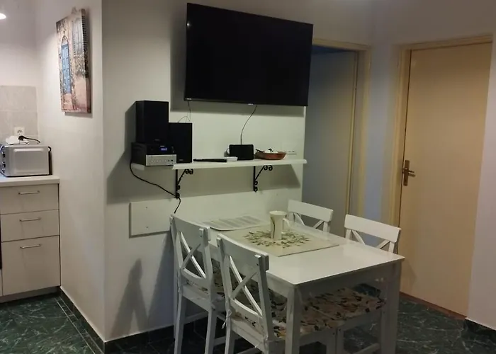 Apartment Cvetko Grebastica