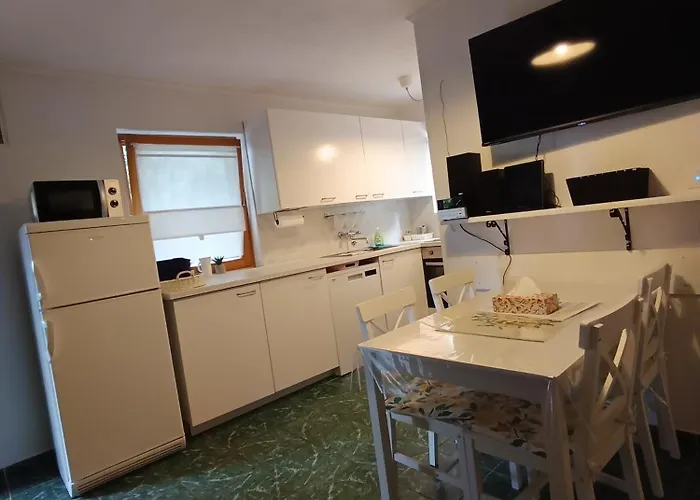 Apartment Cvetko Grebastica